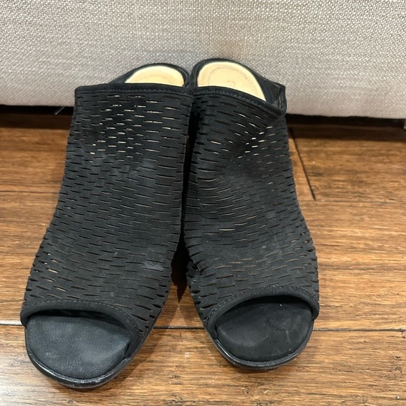 Wren Shoes - Nurture Elegant Black Women's Peep-Toe Shoes size 8